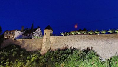 Ort Montabaur Stadtmauer Beleuchtung